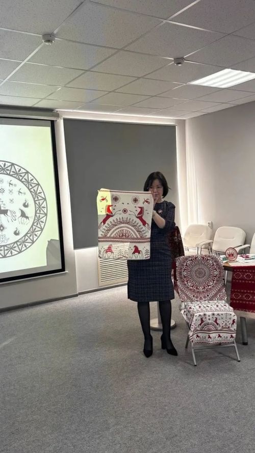 Нитка, игла и целая история: в Нурлате подростков очаровали русской вышивкой