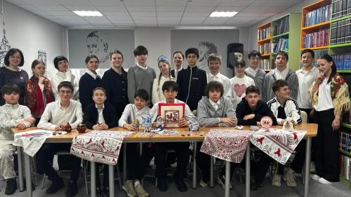 Нитка, игла и целая история: в Нурлате подростков очаровали русской вышивкой
