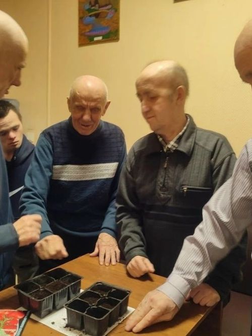 В Нурлатском доме престарелых стартовал весенний проект «Огород на подоконнике»