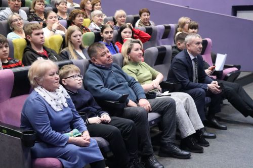 В Нурлате прошел благотворительный концерт в поддержку участников СВО «Время героев»