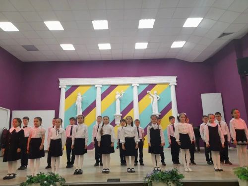 В Нурлате хоровые коллективы школ города посвятили свои песни величию России