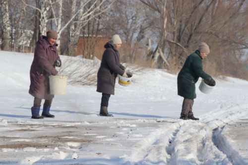 В Якушкинском поселении Нурлатского района готовятся к паводку: чернение льда и круглосуточное дежурство