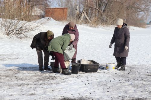 В Якушкинском поселении Нурлатского района готовятся к паводку: чернение льда и круглосуточное дежурство