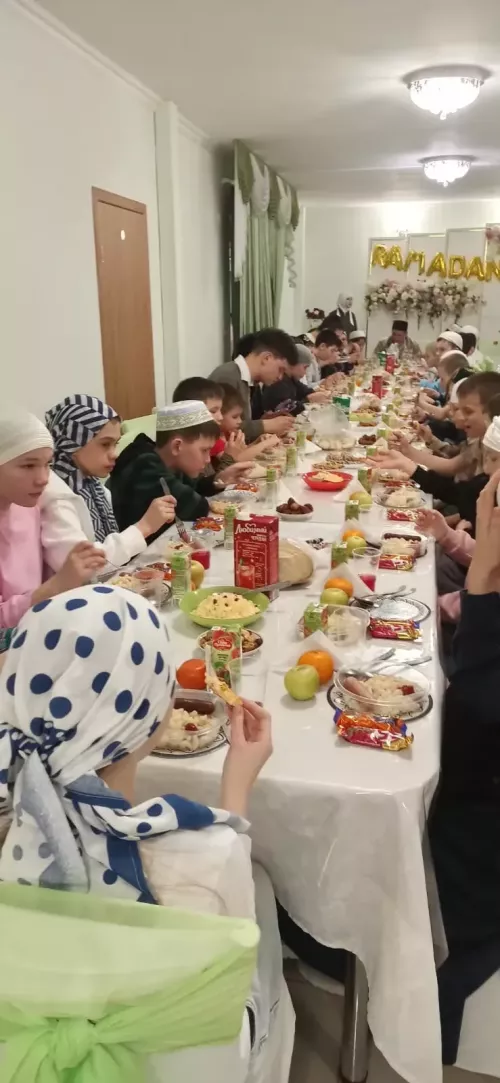 Ифтар для детей в Нурлате: в центре имени Ахмадзаки Сафиуллина прошел духовно-просветительский вечер