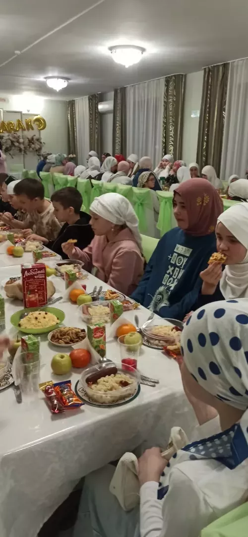 Ифтар для детей в Нурлате: в центре имени Ахмадзаки Сафиуллина прошел духовно-просветительский вечер