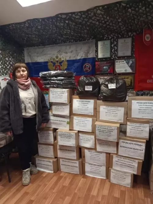 Гостинцы из дома: жители Заречного отправили бойцам домашние обеды и сладости