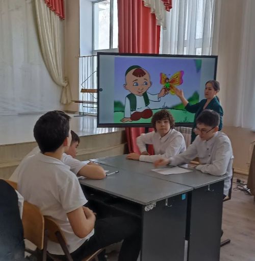 В Нурлатской школе №3 знатоков родного языка объединил веселый КВН