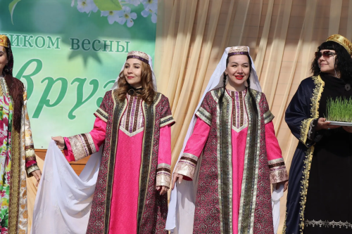 В Нурлате на центральной площади весело отметили праздник Навруз