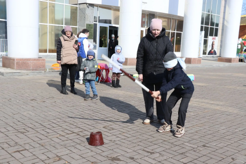 В Нурлате на центральной площади весело отметили праздник Навруз