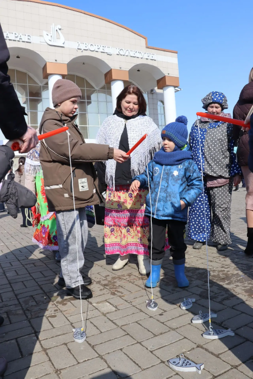 В Нурлате на центральной площади весело отметили праздник Навруз