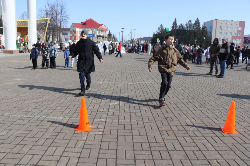 В Нурлате на центральной площади весело отметили праздник Навруз