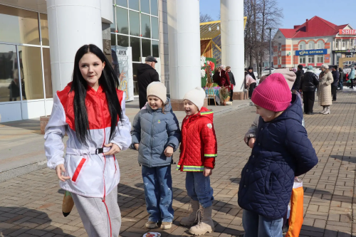 В Нурлате на центральной площади весело отметили праздник Навруз
