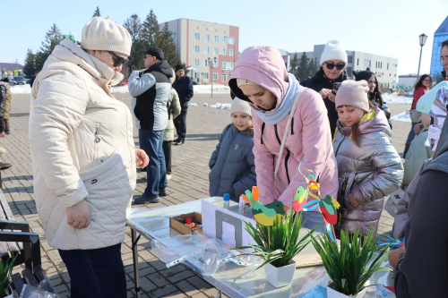 В Нурлате на центральной площади весело отметили праздник Навруз