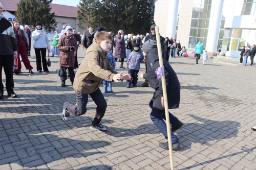 В Нурлате на центральной площади весело отметили праздник Навруз
