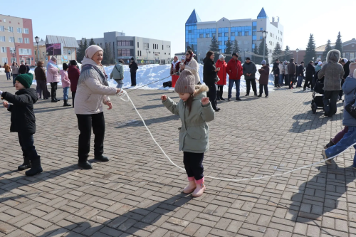 В Нурлате на центральной площади весело отметили праздник Навруз