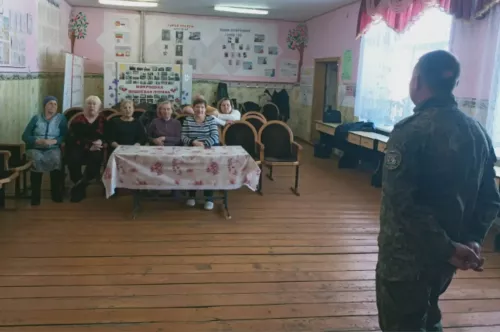 Витаминный чай для передовой: боец СВО принял участие в работе сельских волонтеров из Вишневой Поляны