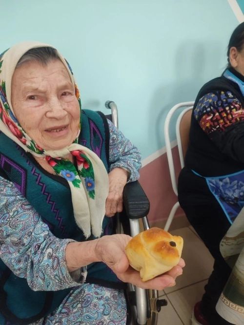 Традиции со вкусом детства: в Нурлатском доме-интернате пекли «жаворонков»