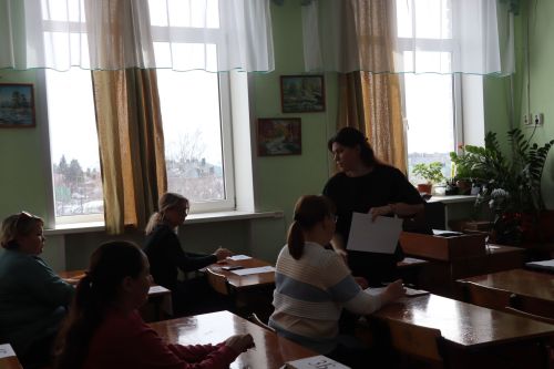 В Нурлате родители сели за парты: в районе прошла акция «Сдаем вместе. День сдачи ЕГЭ родителями»