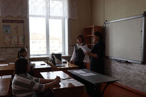 В Нурлате родители сели за парты: в районе прошла акция «Сдаем вместе. День сдачи ЕГЭ родителями»