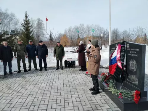 В Нурлате состоялся митинг по случаю Дня войск национальной гвардии РФ