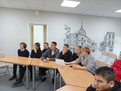 В Казани школьникам рассказали о безопасном общении в мессенджерах на «Цифровом ликбезе»
