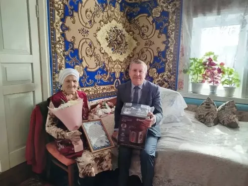 Признание заслуг и верности труду: в Нурлате поздравили Мунаварю Мусину с 90-летием