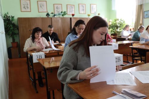 В Нурлате родители сели за парты: в районе прошла акция «Сдаем вместе. День сдачи ЕГЭ родителями»