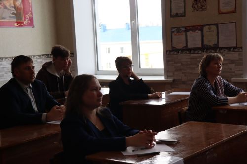 В Нурлате родители сели за парты: в районе прошла акция «Сдаем вместе. День сдачи ЕГЭ родителями»