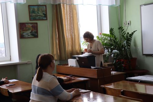 В Нурлате родители сели за парты: в районе прошла акция «Сдаем вместе. День сдачи ЕГЭ родителями»