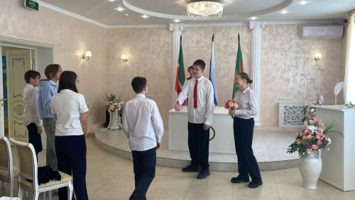 Урок «Семьеведение» для гимназистов прошел во Дворце бракосочетания Нурлатского района
