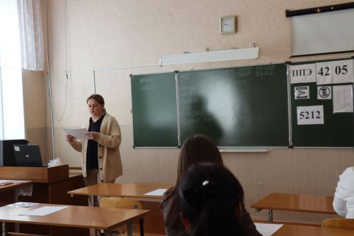 В Нурлате родители сели за парты: в районе прошла акция «Сдаем вместе. День сдачи ЕГЭ родителями»