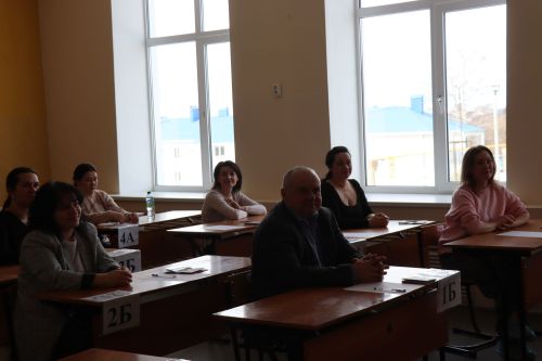 В Нурлате родители сели за парты: в районе прошла акция «Сдаем вместе. День сдачи ЕГЭ родителями»