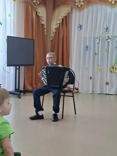 Музыкальная сказка в детском саду «Солнышко»: визит юных талантов