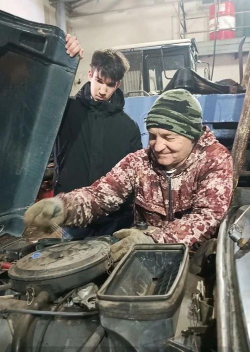 В Тюрнясево волонтеры отремонтировали очередную «Ниву» для отправки бойцам на передовую