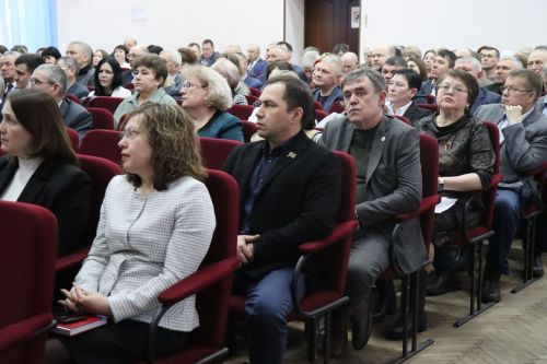 В Нурлате депутат Госдумы Олег Морозов принял участие в планерке и вручил удостоверения ветеранов боевых действий