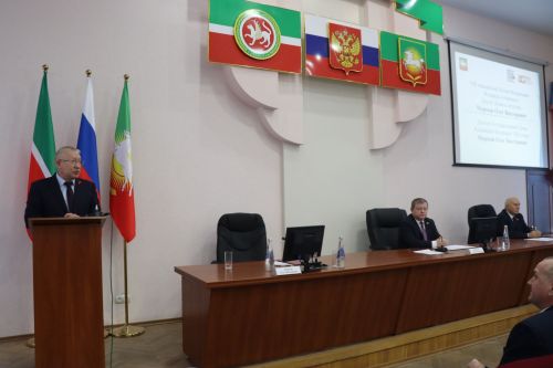 В Нурлате депутат Госдумы Олег Морозов принял участие в планерке и вручил удостоверения ветеранов боевых действий