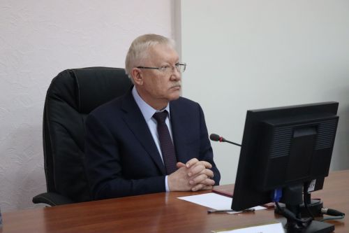 В Нурлате депутат Госдумы Олег Морозов принял участие в планерке и вручил удостоверения ветеранов боевых действий