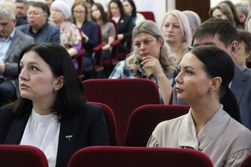 В Нурлате депутат Госдумы Олег Морозов принял участие в планерке и вручил удостоверения ветеранов боевых действий