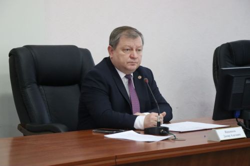 В Нурлате депутат Госдумы Олег Морозов принял участие в планерке и вручил удостоверения ветеранов боевых действий