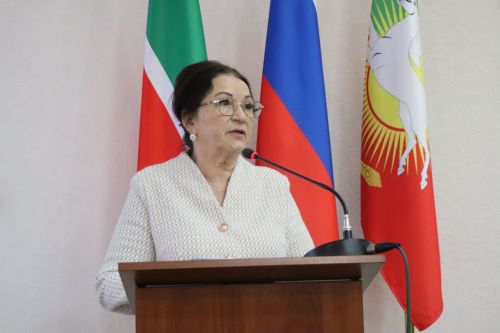 В Нурлате депутат Госдумы Олег Морозов принял участие в планерке и вручил удостоверения ветеранов боевых действий