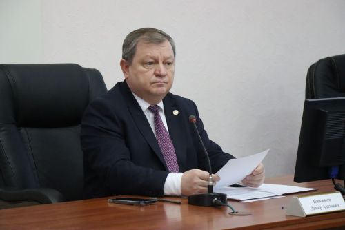 В Нурлате депутат Госдумы Олег Морозов принял участие в планерке и вручил удостоверения ветеранов боевых действий