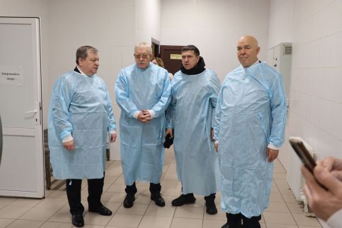 Депутат Госдумы Олег Морозов оценил спортзал школы и производство сыра в Нурлате
