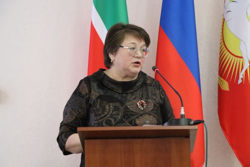 В Нурлате депутат Госдумы Олег Морозов принял участие в планерке и вручил удостоверения ветеранов боевых действий
