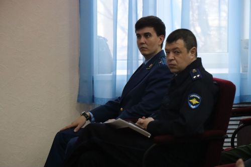 В Нурлате депутат Госдумы Олег Морозов принял участие в планерке и вручил удостоверения ветеранов боевых действий