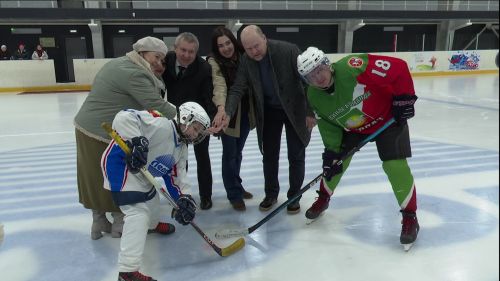 На арену «Ледка» против пап вышли мальчики 2015 года рождения