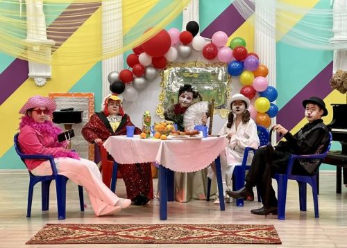 В ДШИ «Сэлэт» прошла премьера спектакля «Кошкин дом»