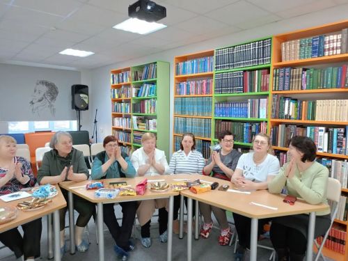 В центральной библиотеке Нурлата женщинам подарили «Мир прекрасной половины»