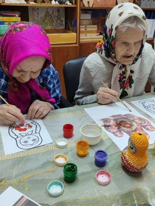 Секреты русской матрешки: творческий мастер-класс прошел в Нурлатском доме-интернате