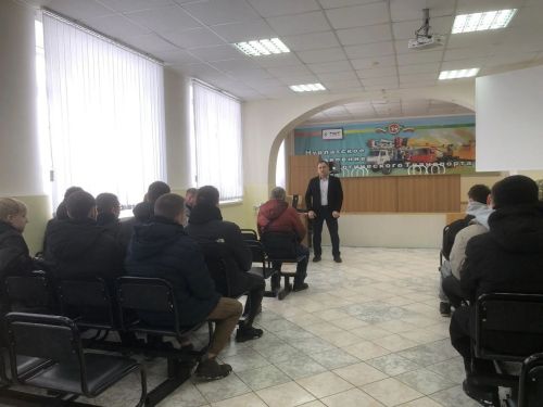 Студенты Нурлатского техникума поближе познакомились с транспортным предприятием