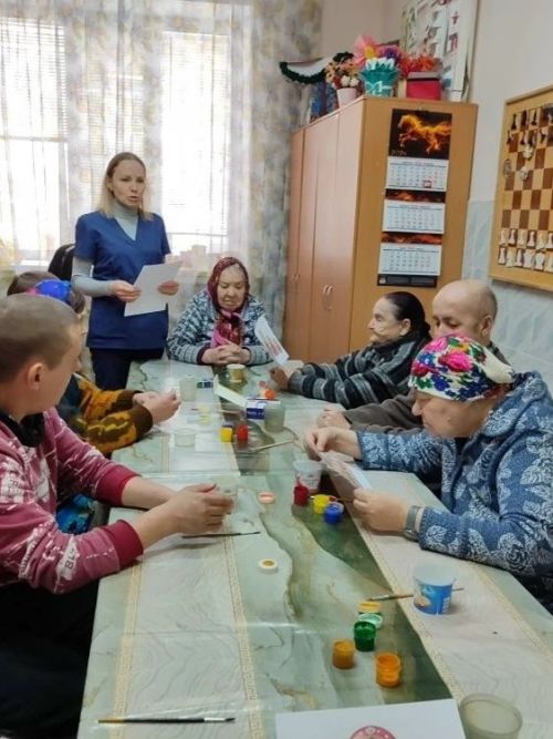 Секреты русской матрешки: творческий мастер-класс прошел в Нурлатском доме-интернате